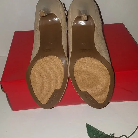 60% OFF ~ NEW ~ Guess Dakayla Suede Open Toe Bootie Beige In Box 7 M MSRP: $135 - Picture 4 of 8